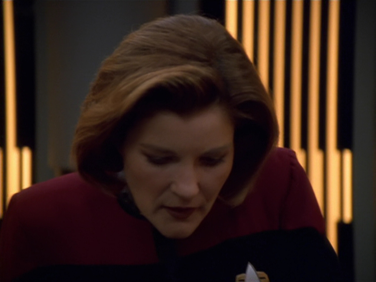 extant_StarTrek_VOY_5x19-TheFight_01270.jpg