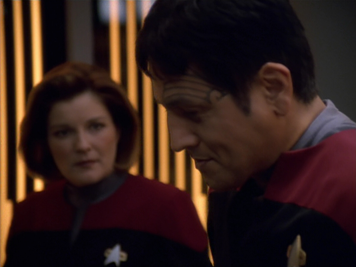 extant_StarTrek_VOY_5x19-TheFight_01282.jpg