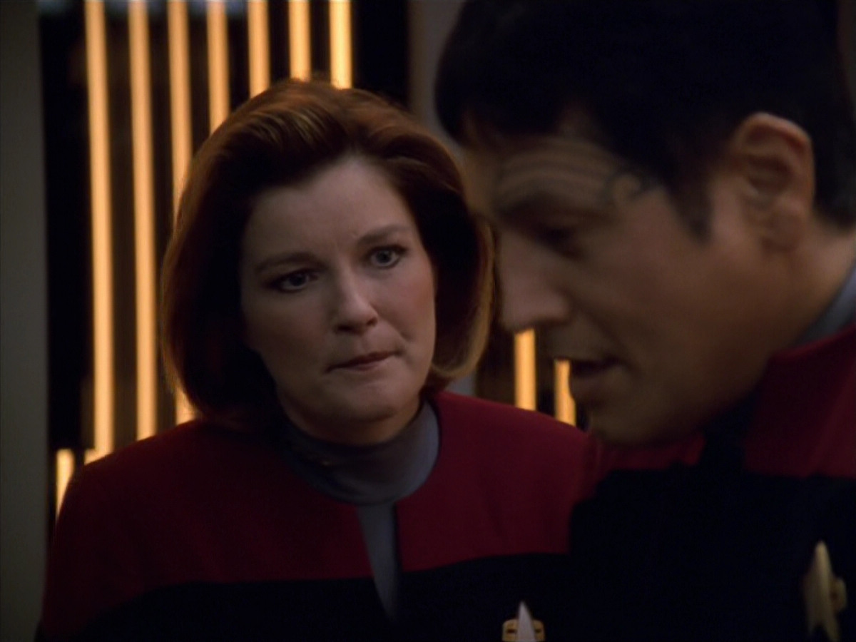 extant_StarTrek_VOY_5x19-TheFight_01284.jpg
