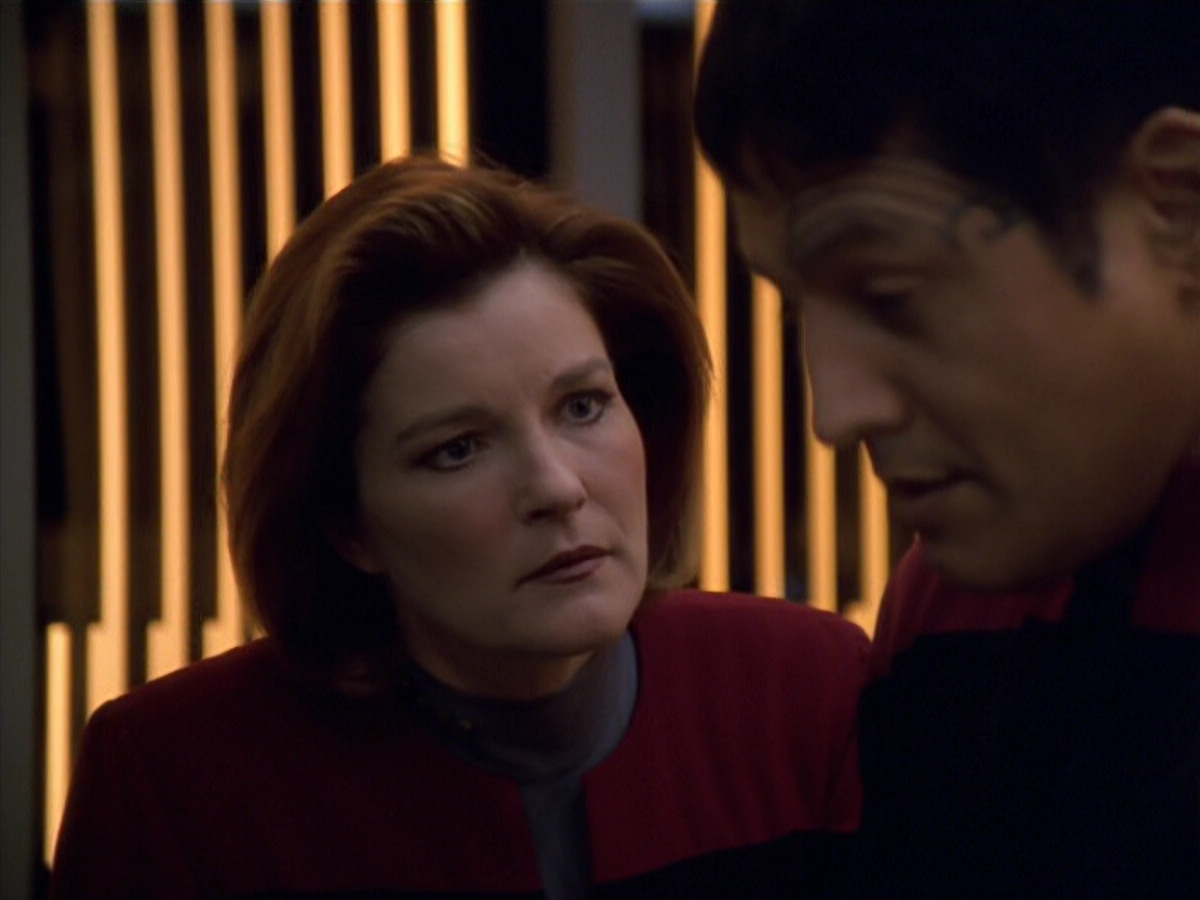 extant_StarTrek_VOY_5x19-TheFight_01286.jpg