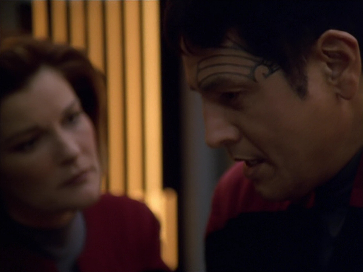 extant_StarTrek_VOY_5x19-TheFight_01297.jpg