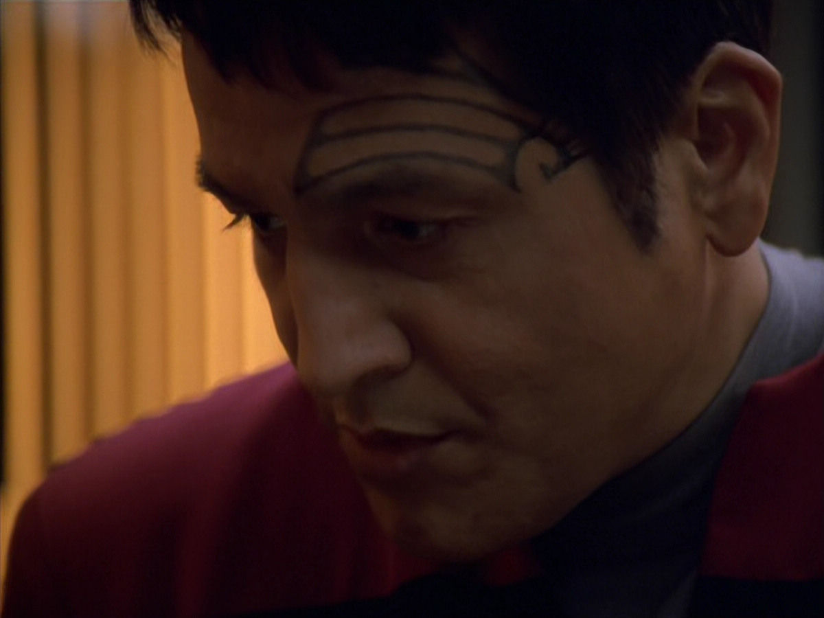 extant_StarTrek_VOY_5x19-TheFight_01316.jpg