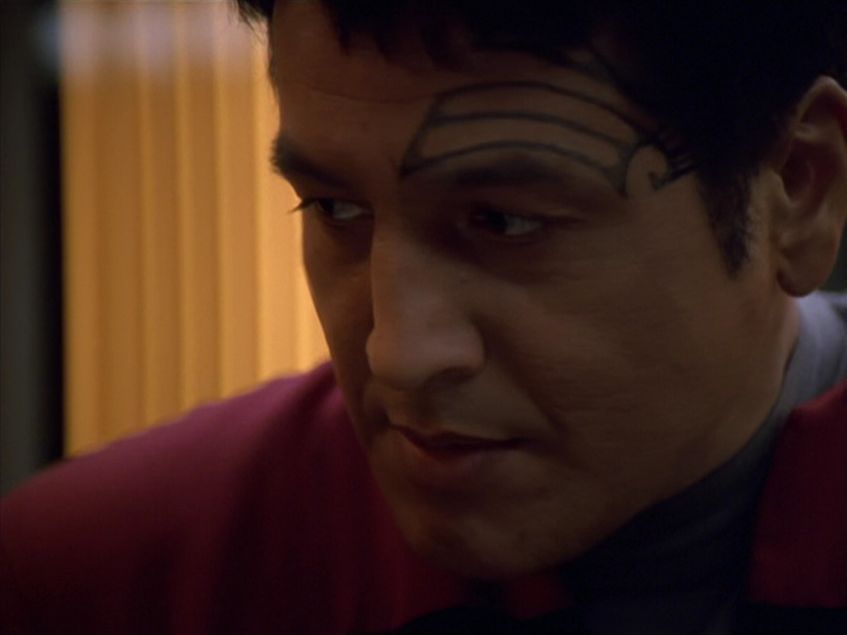extant_StarTrek_VOY_5x19-TheFight_01322.jpg