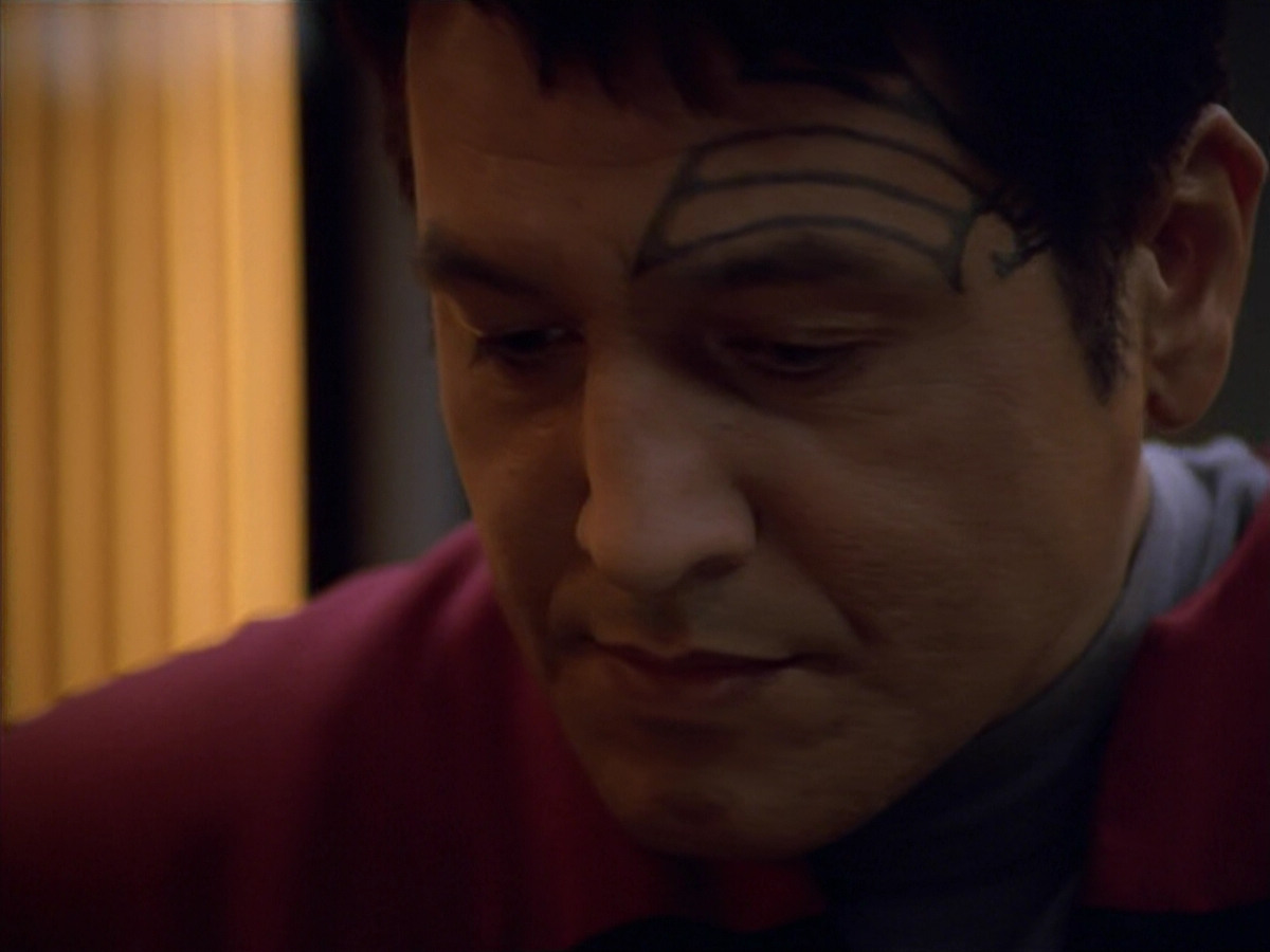 extant_StarTrek_VOY_5x19-TheFight_01324.jpg