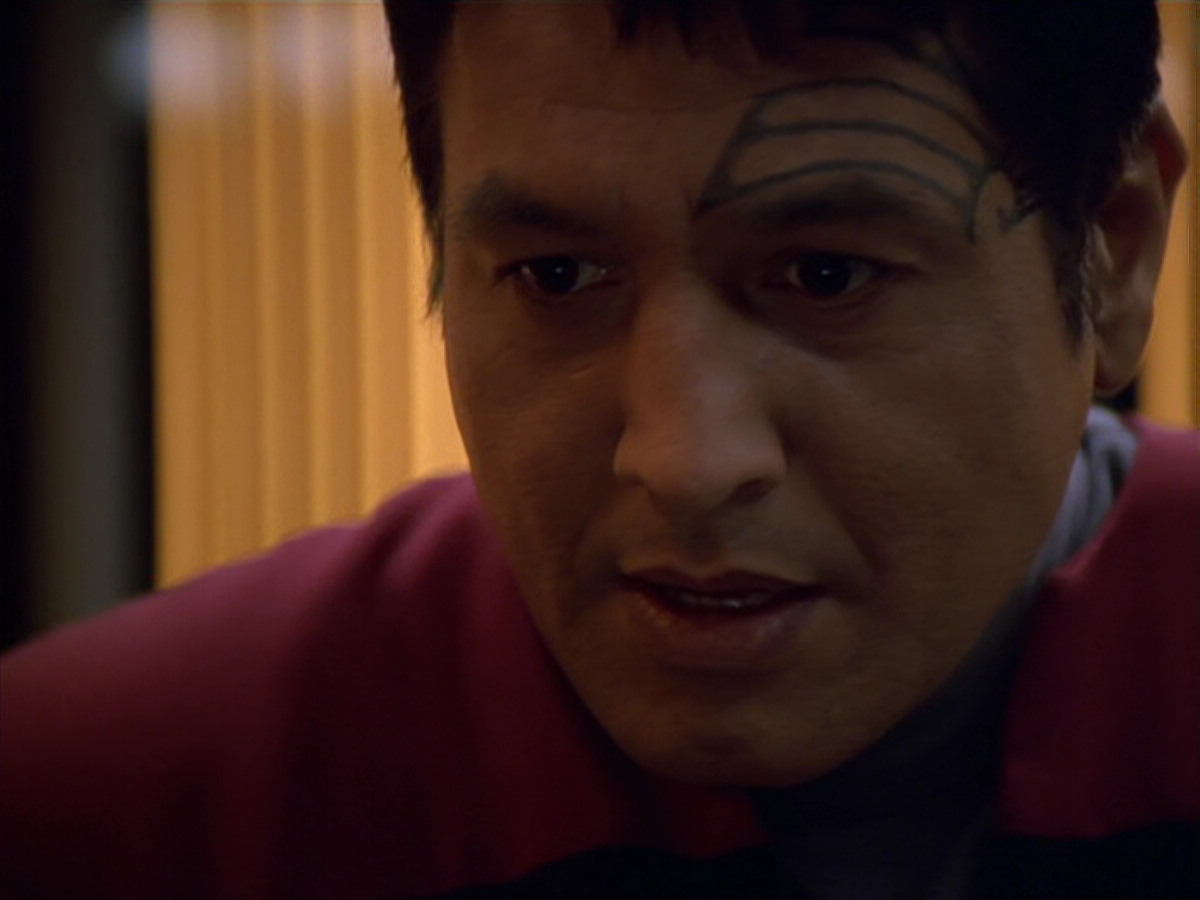 extant_StarTrek_VOY_5x19-TheFight_01328.jpg
