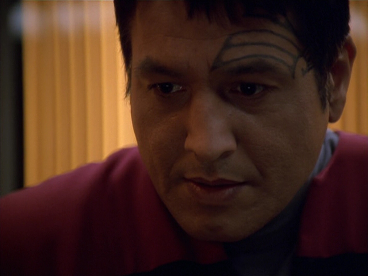 extant_StarTrek_VOY_5x19-TheFight_01329.jpg