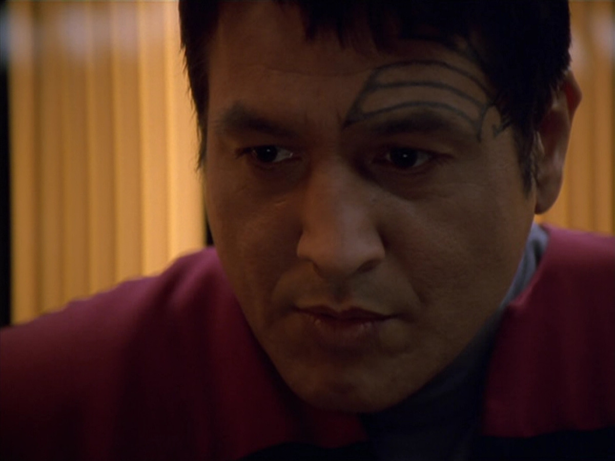 extant_StarTrek_VOY_5x19-TheFight_01330.jpg