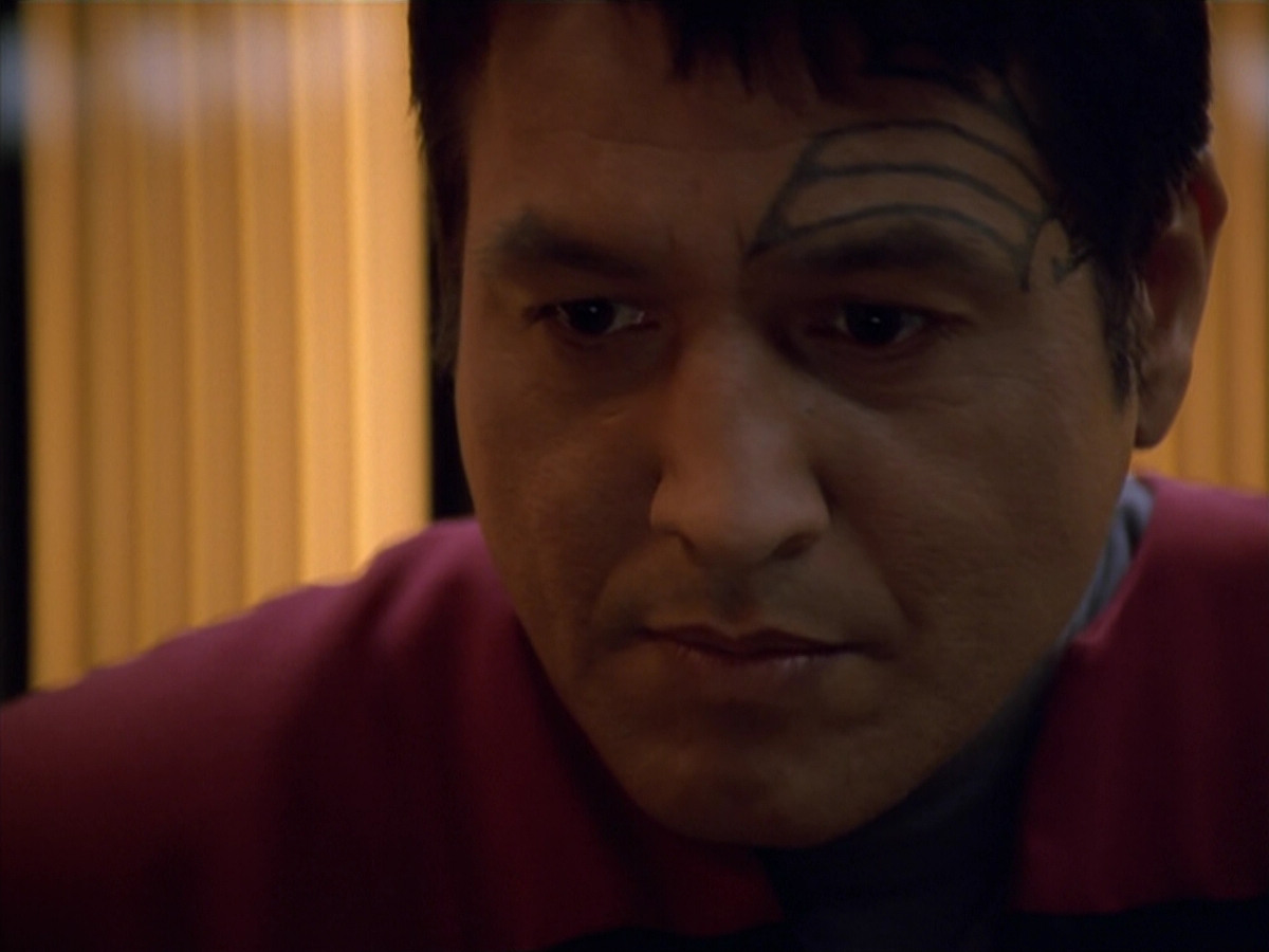 extant_StarTrek_VOY_5x19-TheFight_01332.jpg