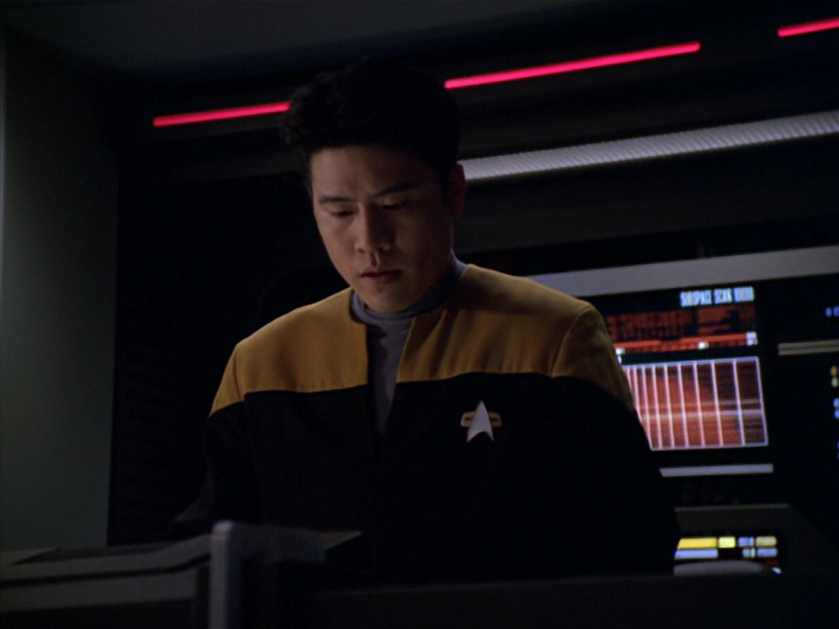 extant_StarTrek_VOY_5x19-TheFight_01365.jpg