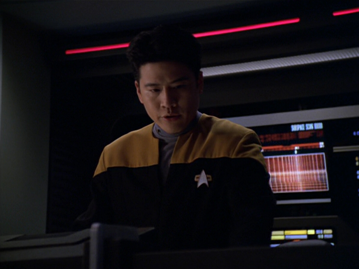 extant_StarTrek_VOY_5x19-TheFight_01368.jpg
