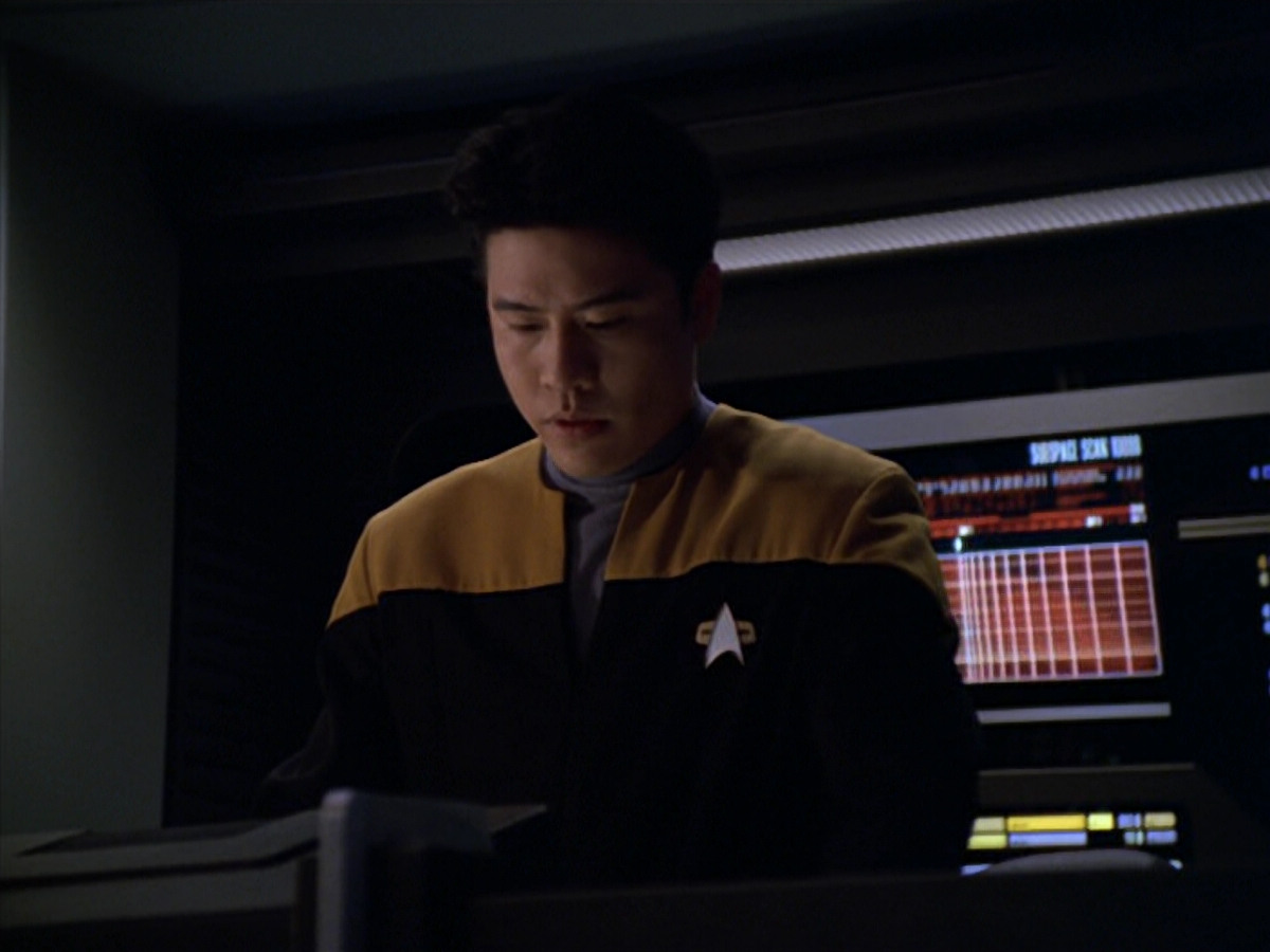 extant_StarTrek_VOY_5x19-TheFight_01369.jpg