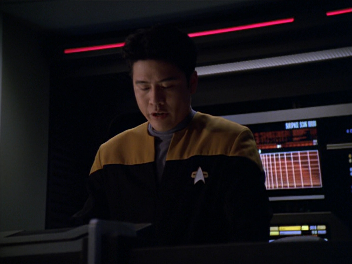 extant_StarTrek_VOY_5x19-TheFight_01370.jpg