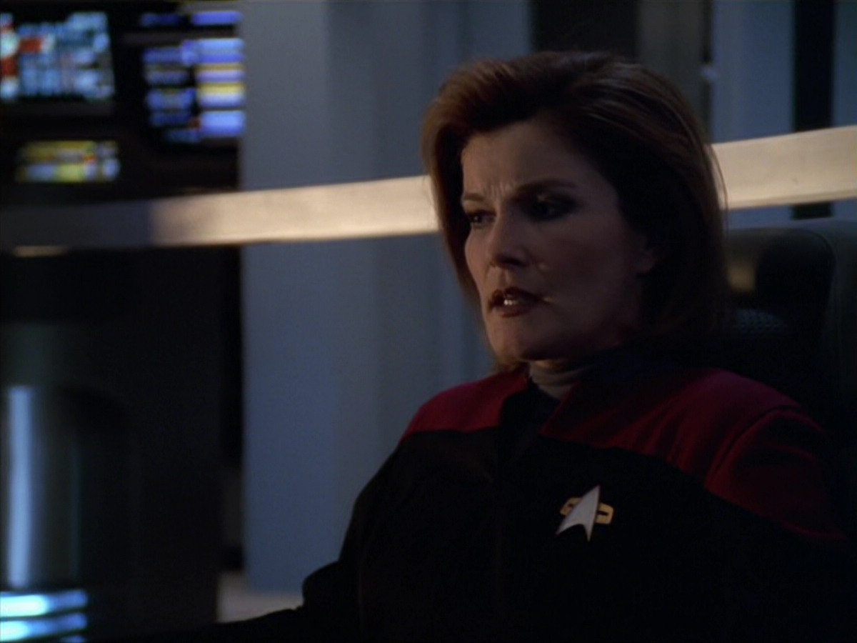 extant_StarTrek_VOY_5x19-TheFight_01406.jpg