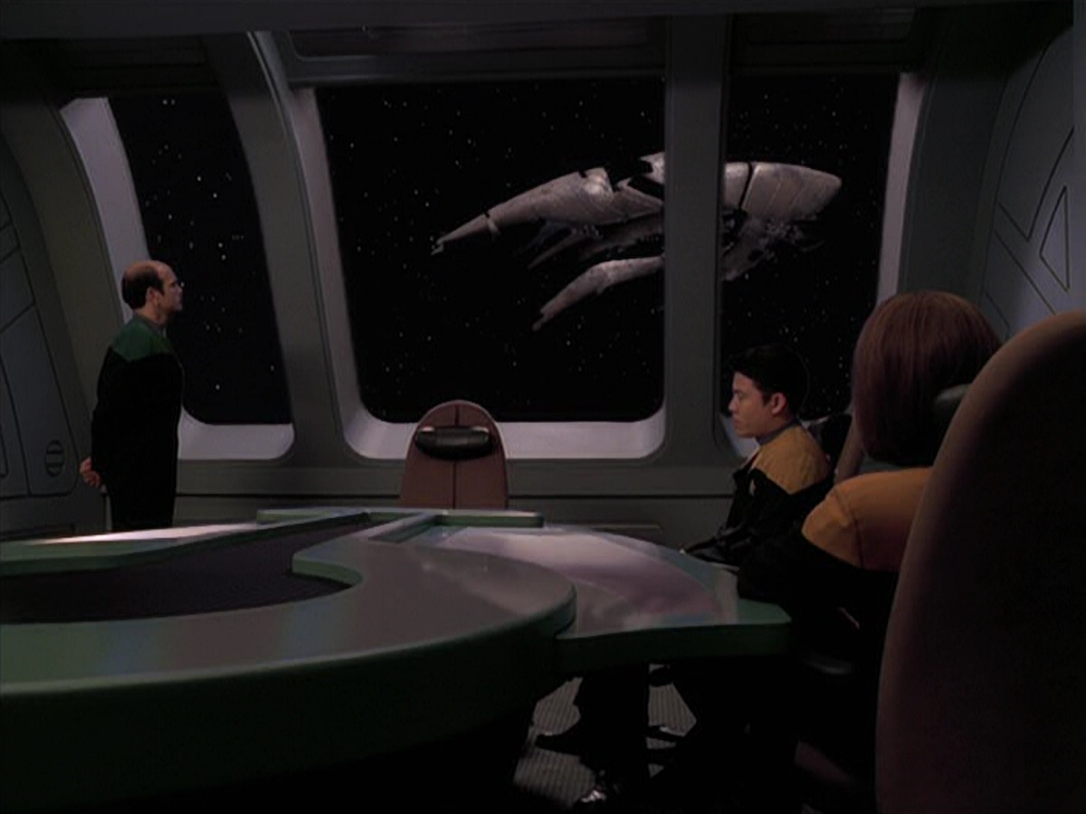 extant_StarTrek_VOY_5x19-TheFight_01435.jpg