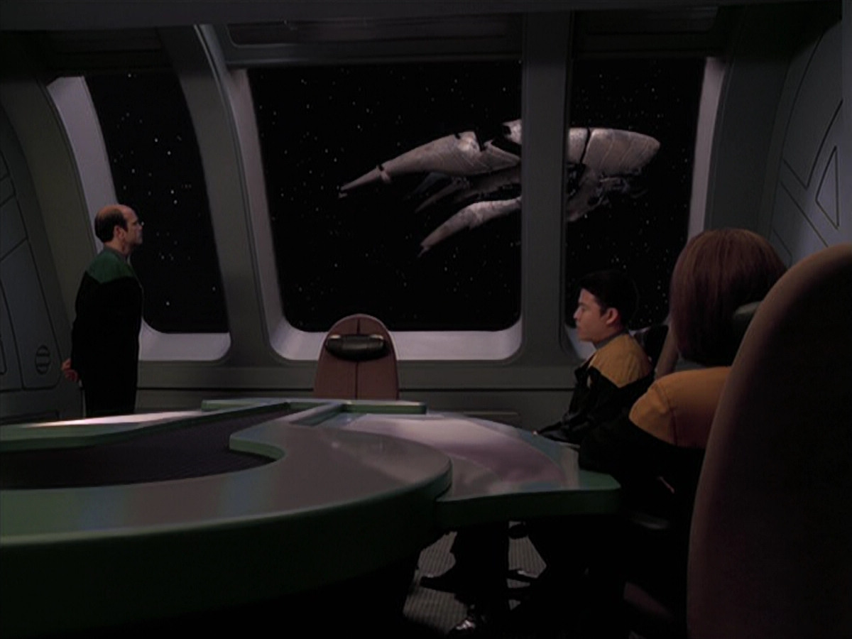 extant_StarTrek_VOY_5x19-TheFight_01436.jpg