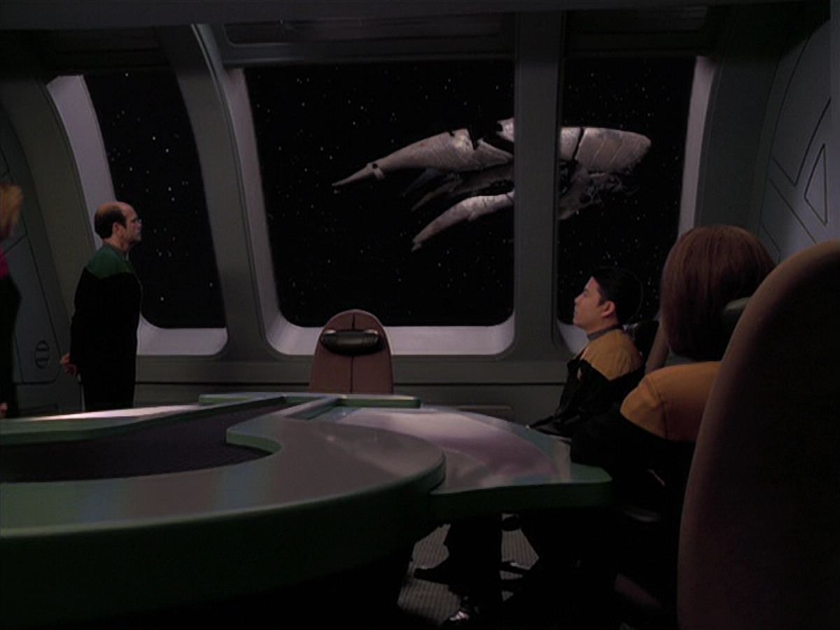 extant_StarTrek_VOY_5x19-TheFight_01437.jpg