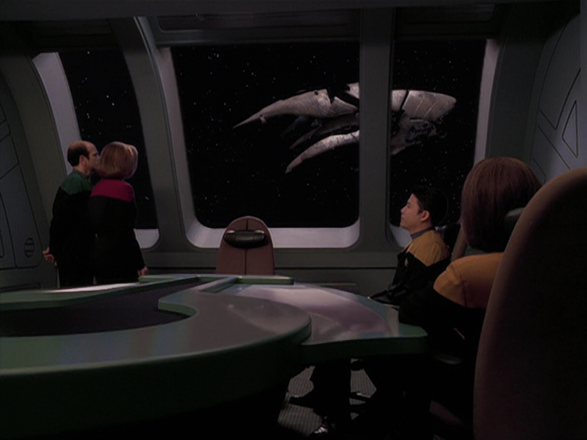 extant_StarTrek_VOY_5x19-TheFight_01439.jpg