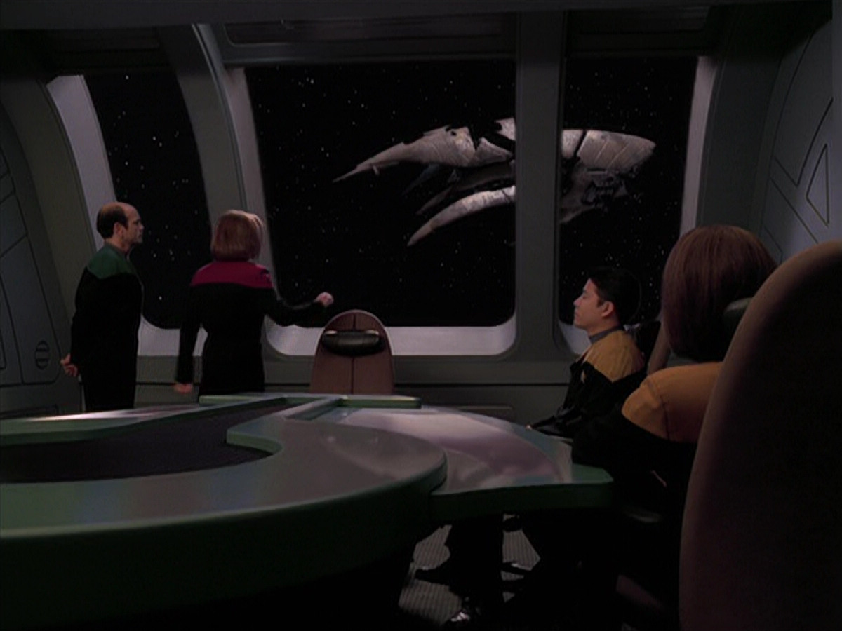 extant_StarTrek_VOY_5x19-TheFight_01440.jpg