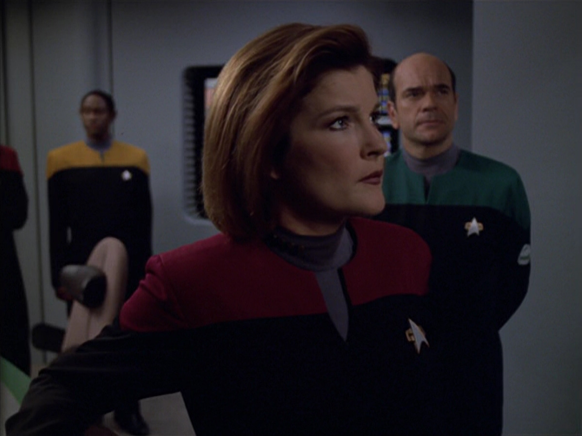extant_StarTrek_VOY_5x19-TheFight_01445.jpg