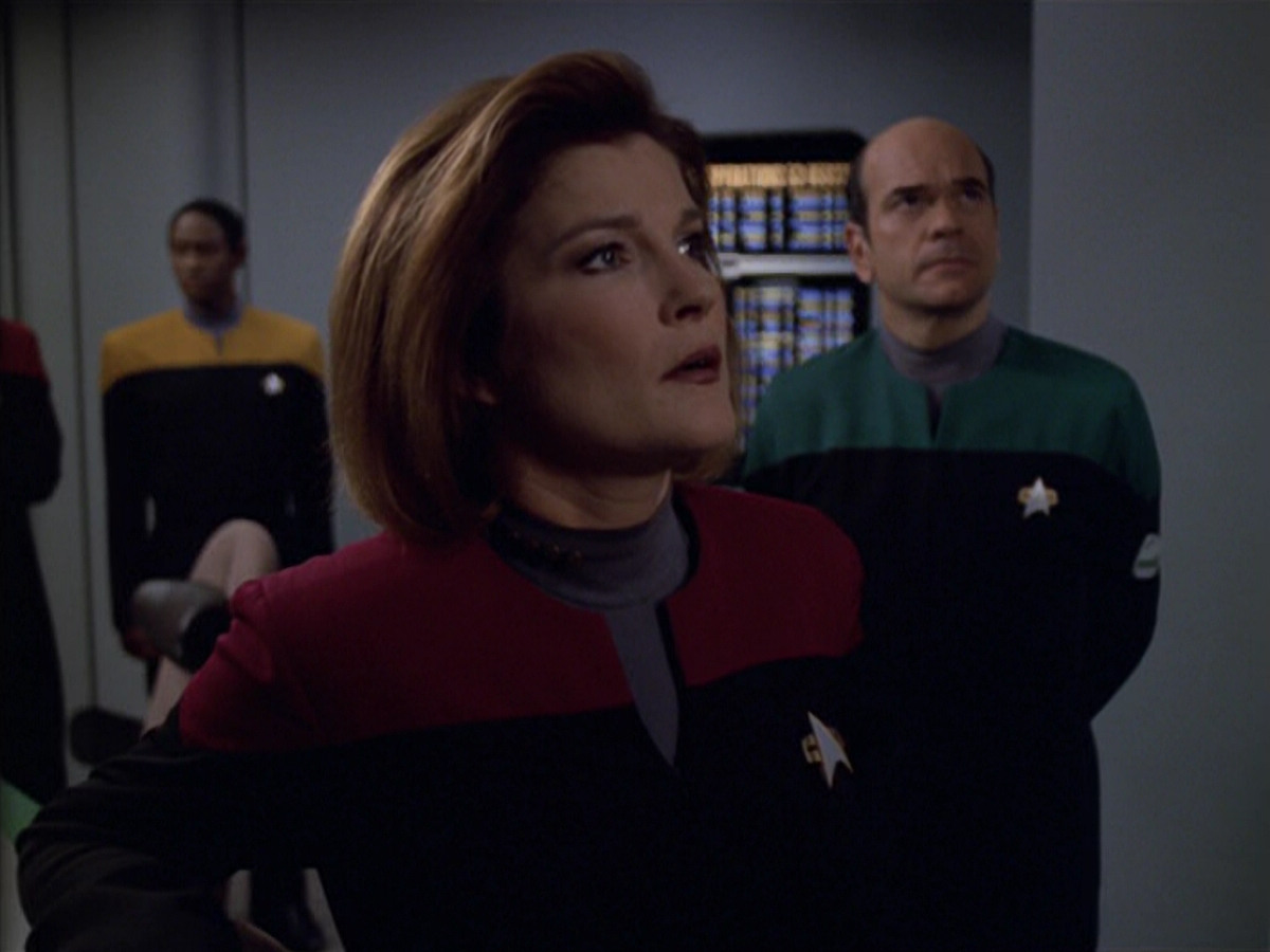 extant_StarTrek_VOY_5x19-TheFight_01447.jpg
