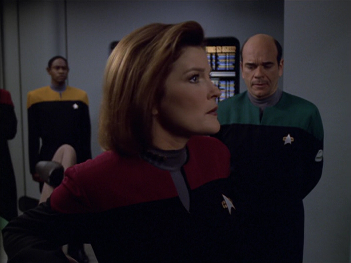 extant_StarTrek_VOY_5x19-TheFight_01455.jpg