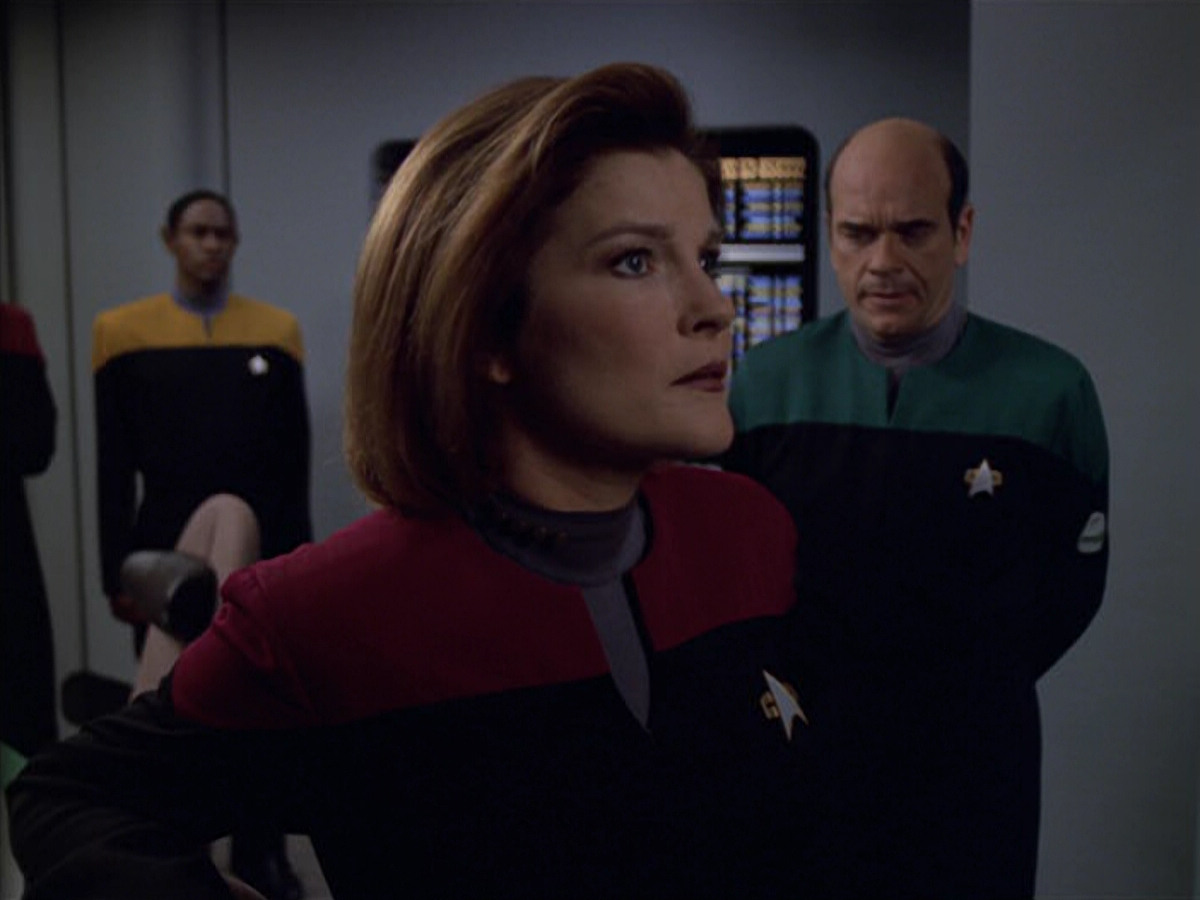 extant_StarTrek_VOY_5x19-TheFight_01456.jpg