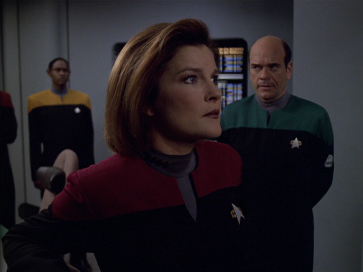 extant_StarTrek_VOY_5x19-TheFight_01457.jpg
