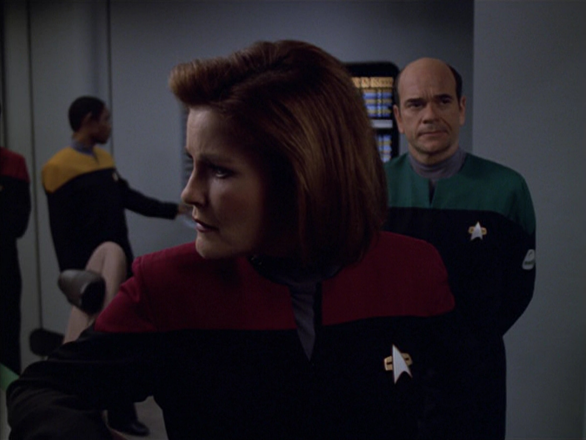 extant_StarTrek_VOY_5x19-TheFight_01462.jpg