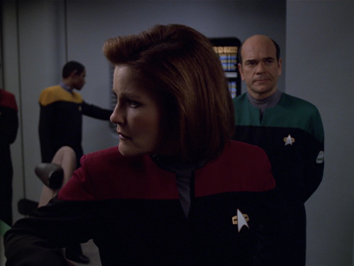 extant_StarTrek_VOY_5x19-TheFight_01463.jpg