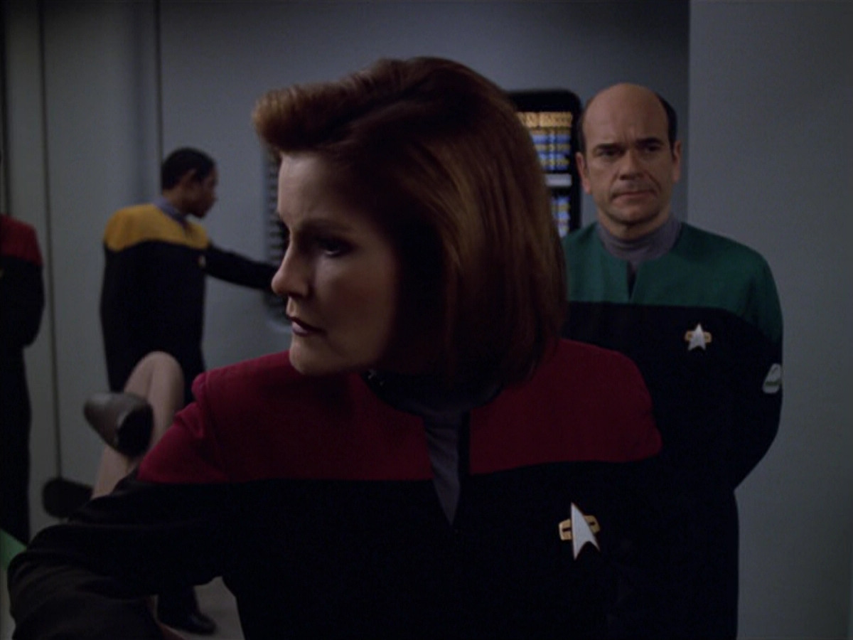 extant_StarTrek_VOY_5x19-TheFight_01464.jpg