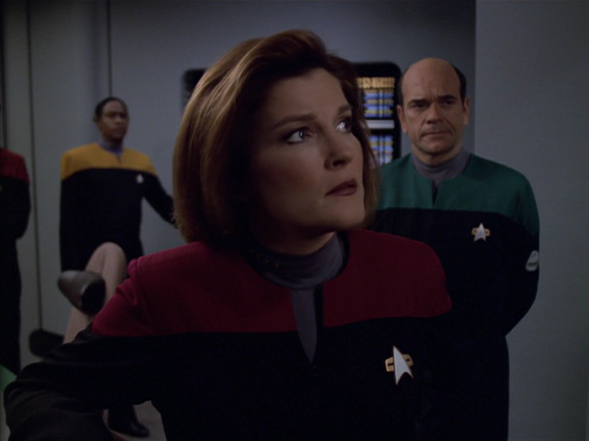 extant_StarTrek_VOY_5x19-TheFight_01465.jpg