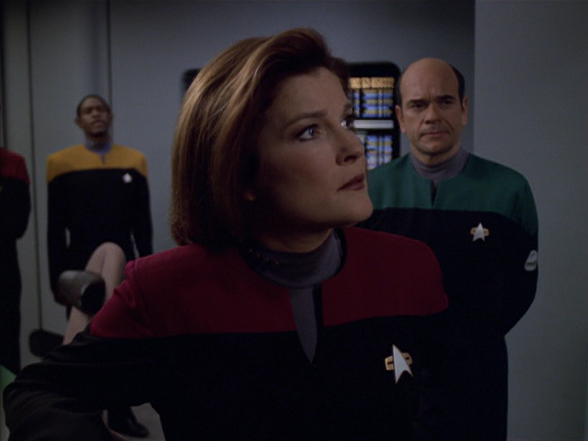 extant_StarTrek_VOY_5x19-TheFight_01466.jpg