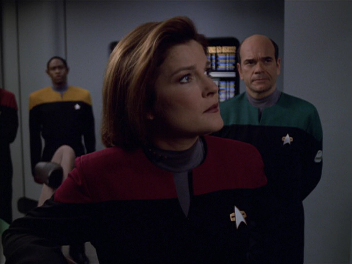 extant_StarTrek_VOY_5x19-TheFight_01467.jpg