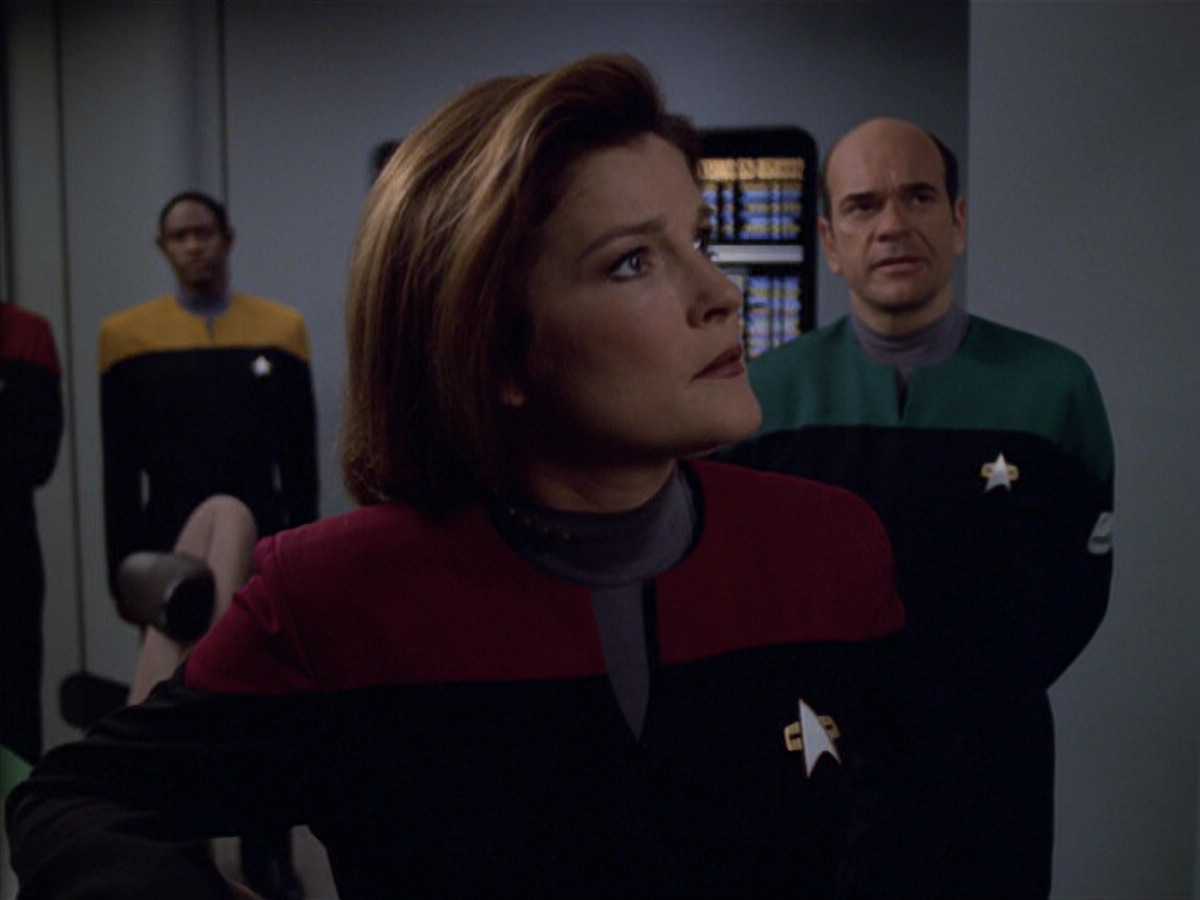 extant_StarTrek_VOY_5x19-TheFight_01469.jpg