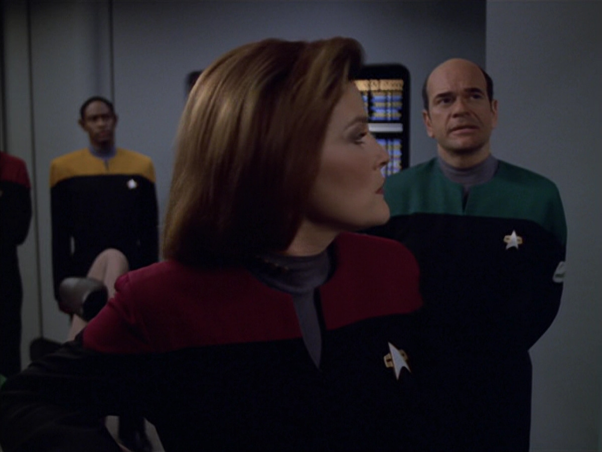 extant_StarTrek_VOY_5x19-TheFight_01472.jpg