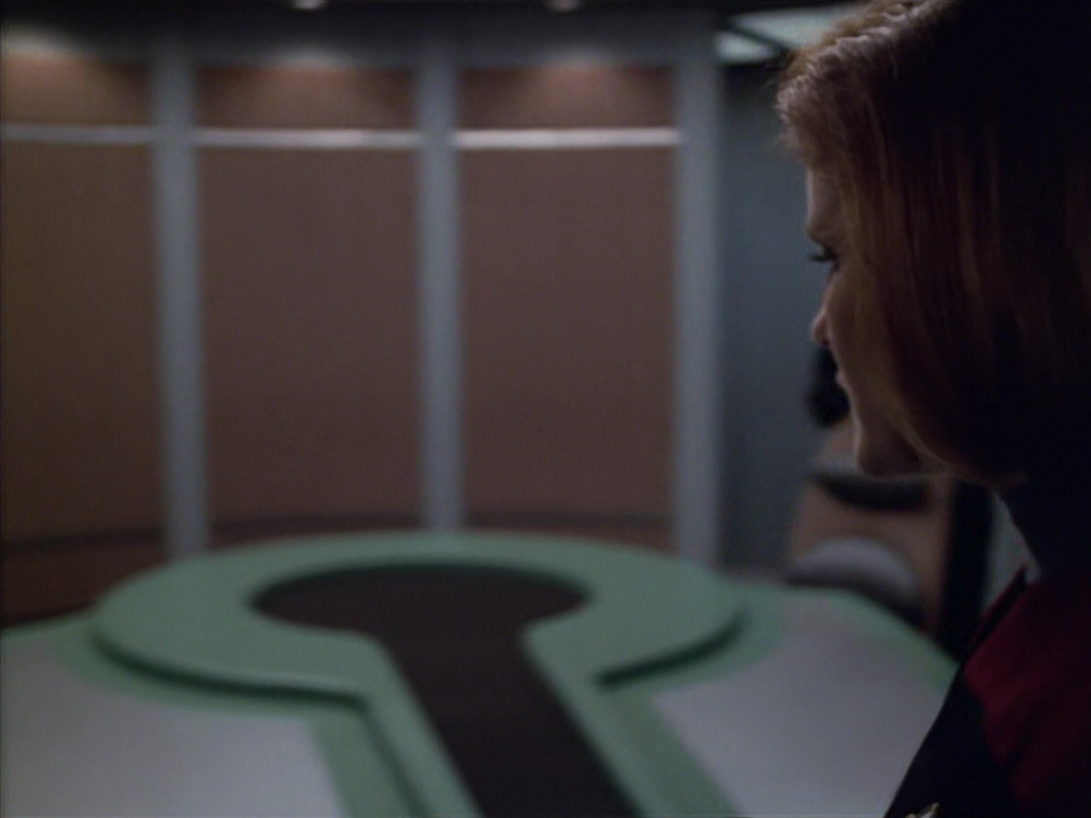 extant_StarTrek_VOY_5x19-TheFight_01484.jpg