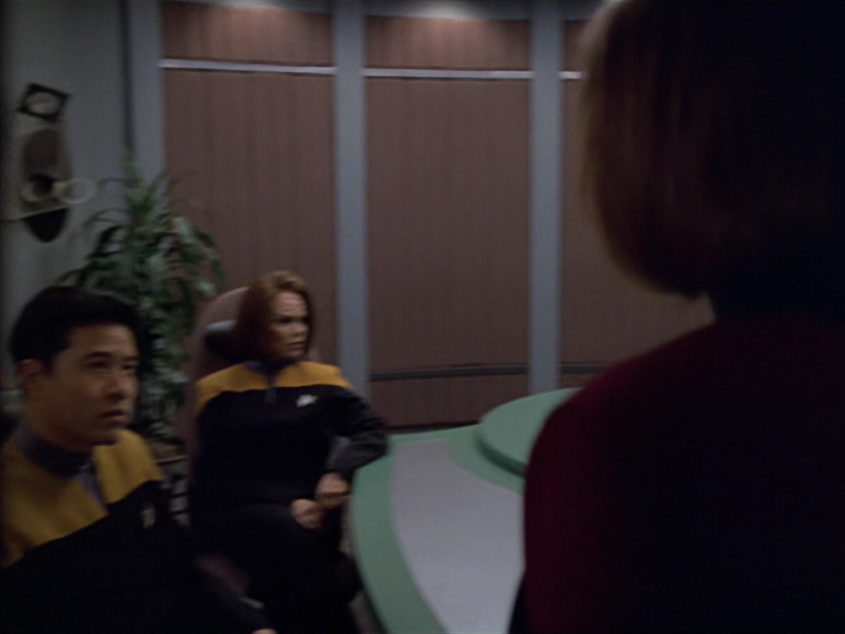 extant_StarTrek_VOY_5x19-TheFight_01485.jpg