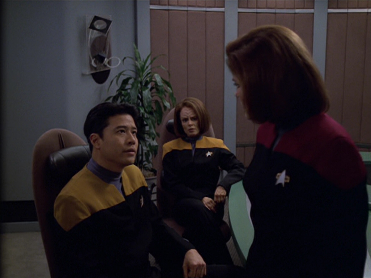 extant_StarTrek_VOY_5x19-TheFight_01490.jpg
