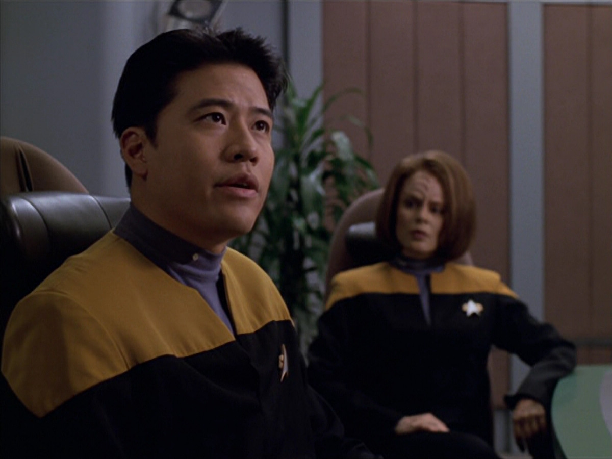 extant_StarTrek_VOY_5x19-TheFight_01496.jpg