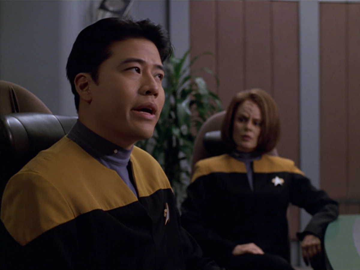 extant_StarTrek_VOY_5x19-TheFight_01497.jpg