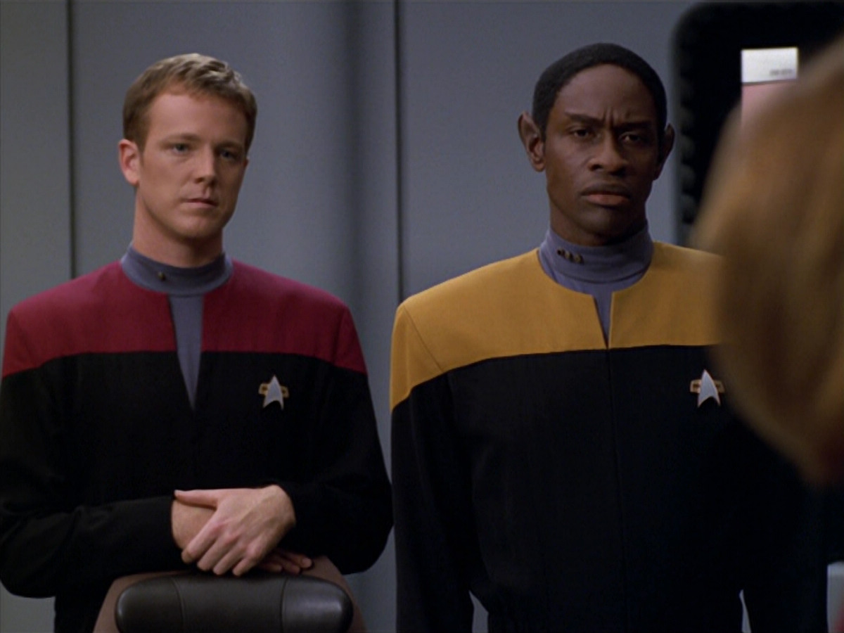 extant_StarTrek_VOY_5x19-TheFight_01504.jpg