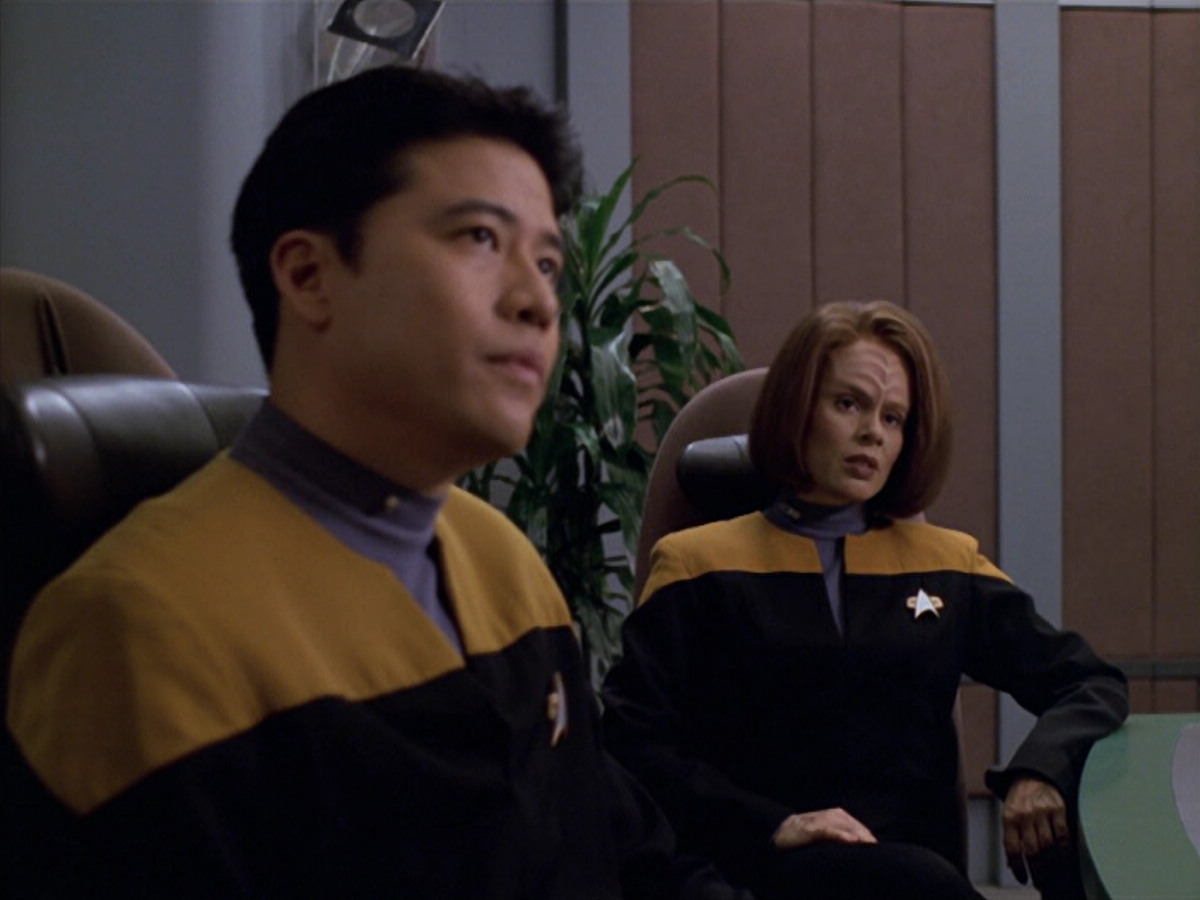extant_StarTrek_VOY_5x19-TheFight_01507.jpg