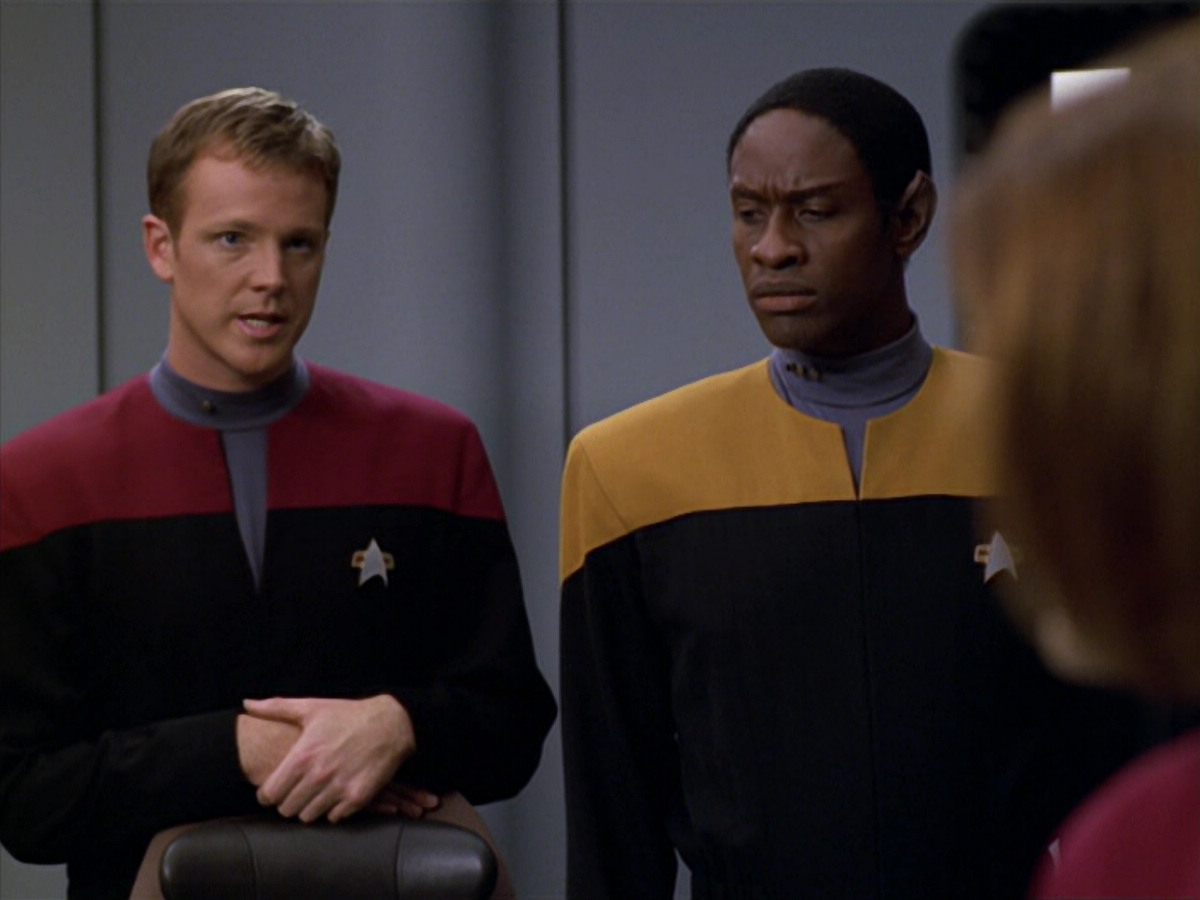 extant_StarTrek_VOY_5x19-TheFight_01512.jpg