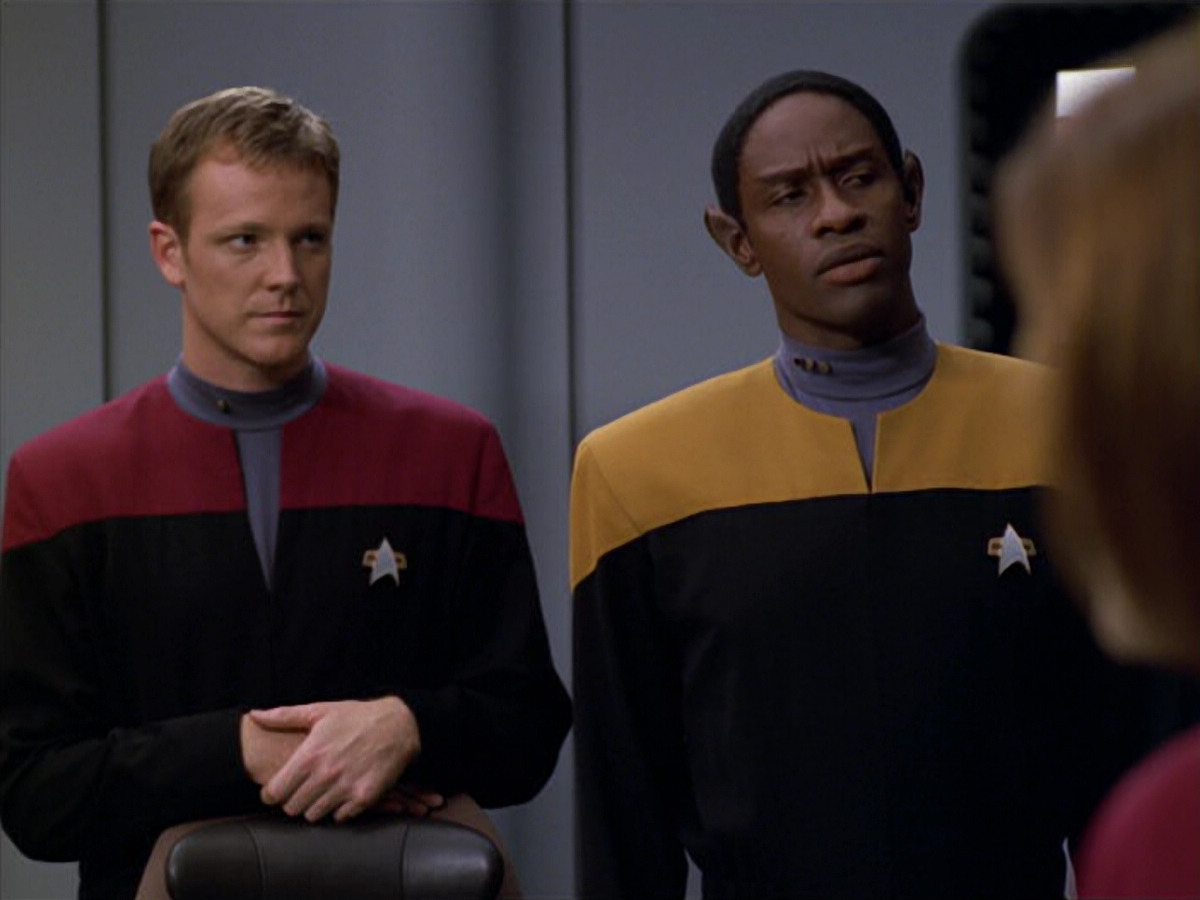 extant_StarTrek_VOY_5x19-TheFight_01518.jpg