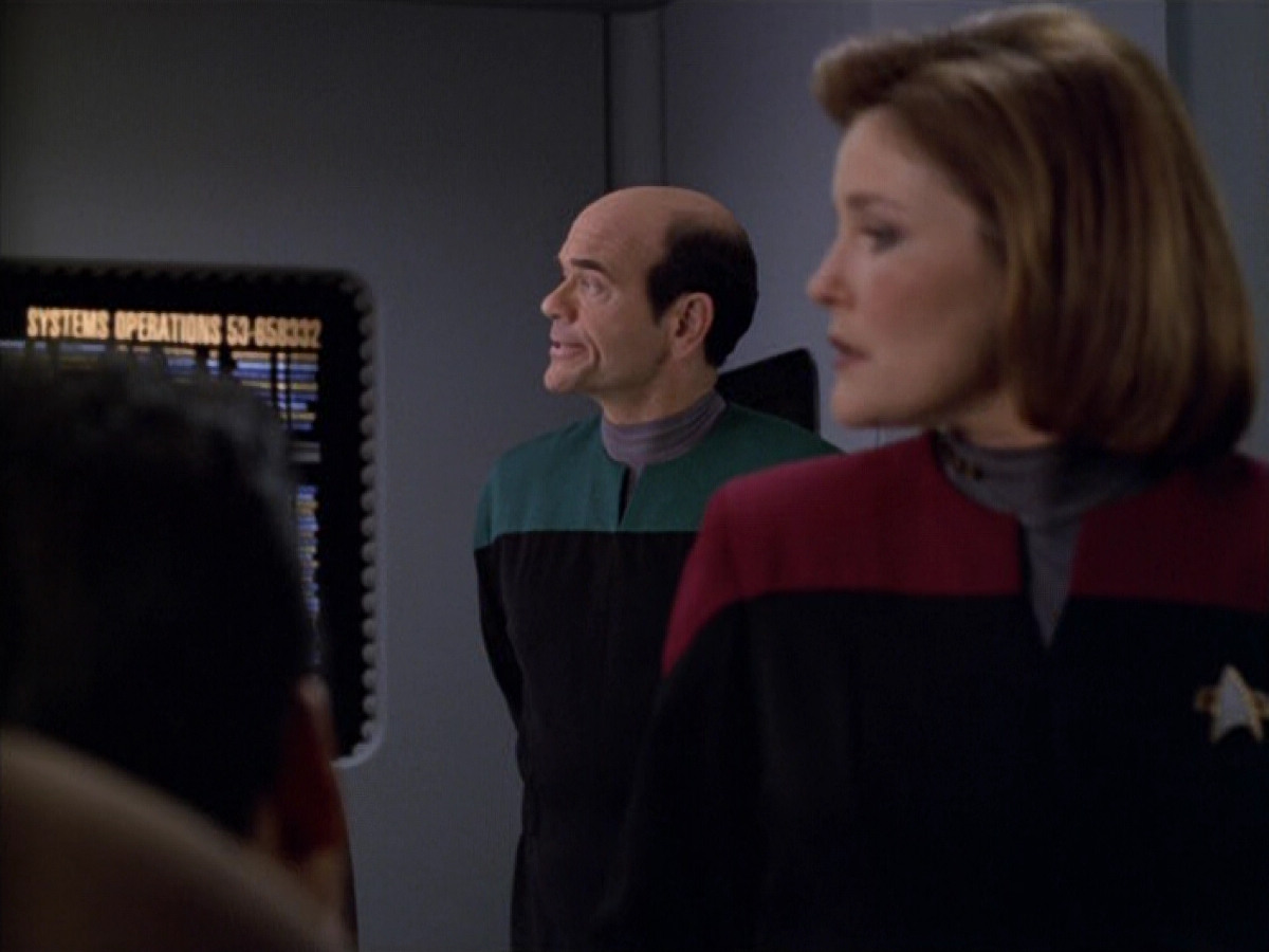 extant_StarTrek_VOY_5x19-TheFight_01521.jpg