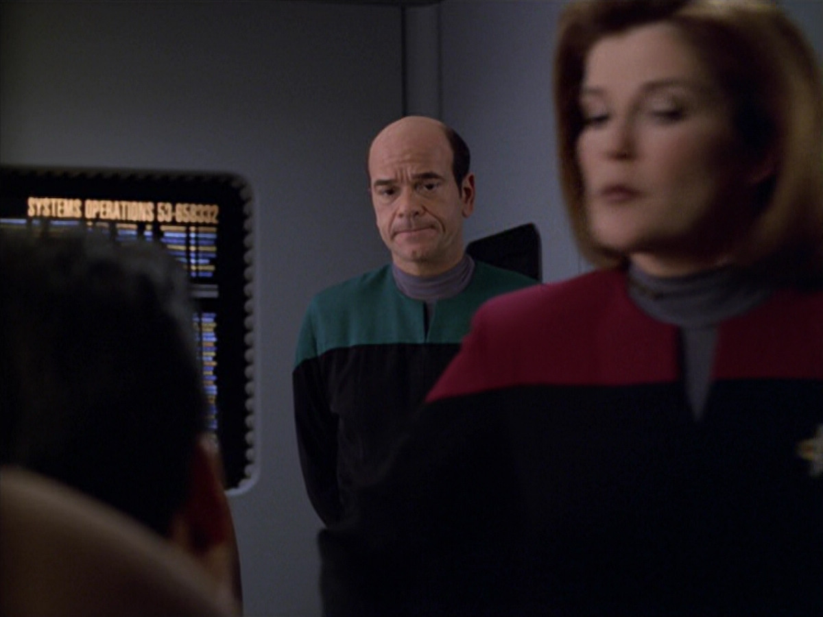 extant_StarTrek_VOY_5x19-TheFight_01531.jpg
