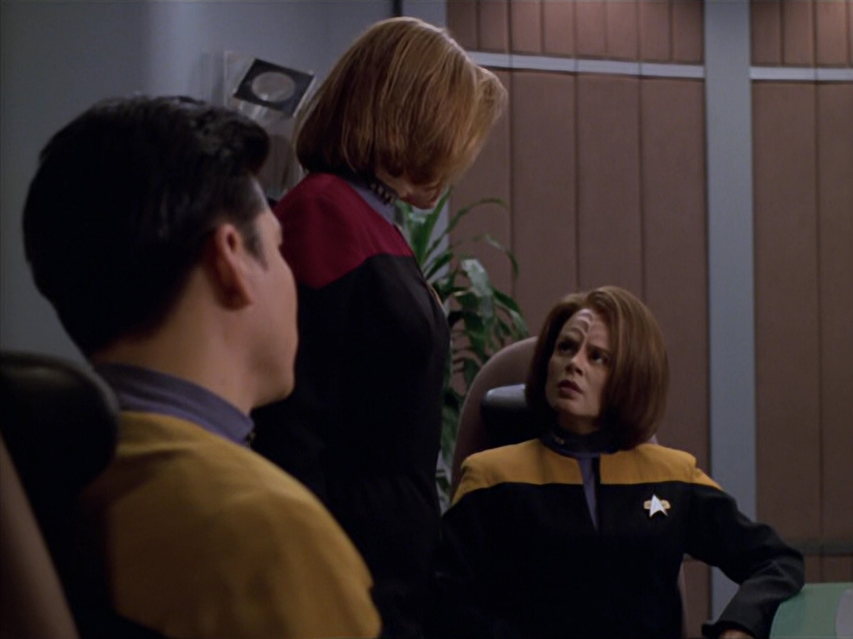 extant_StarTrek_VOY_5x19-TheFight_01537.jpg