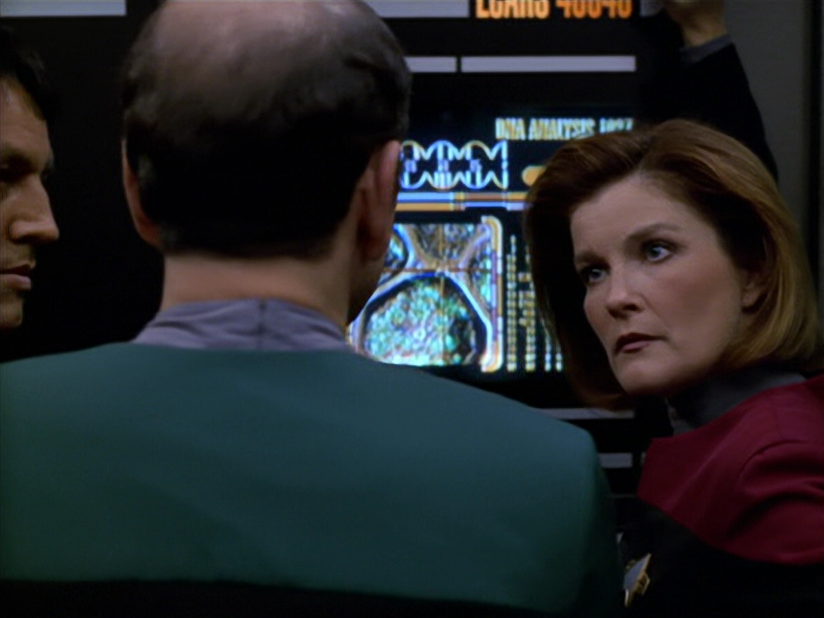 extant_StarTrek_VOY_5x19-TheFight_01553.jpg