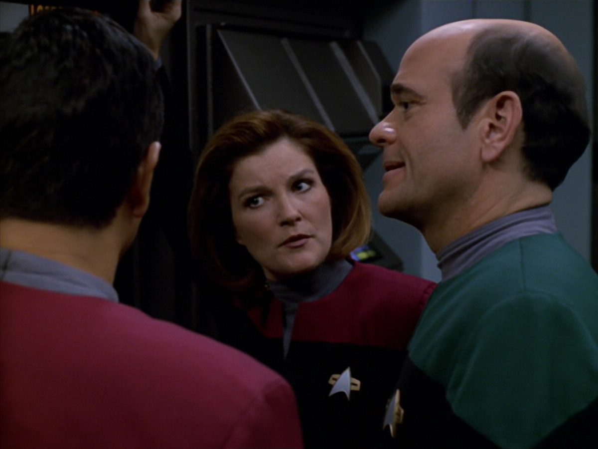 extant_StarTrek_VOY_5x19-TheFight_01566.jpg