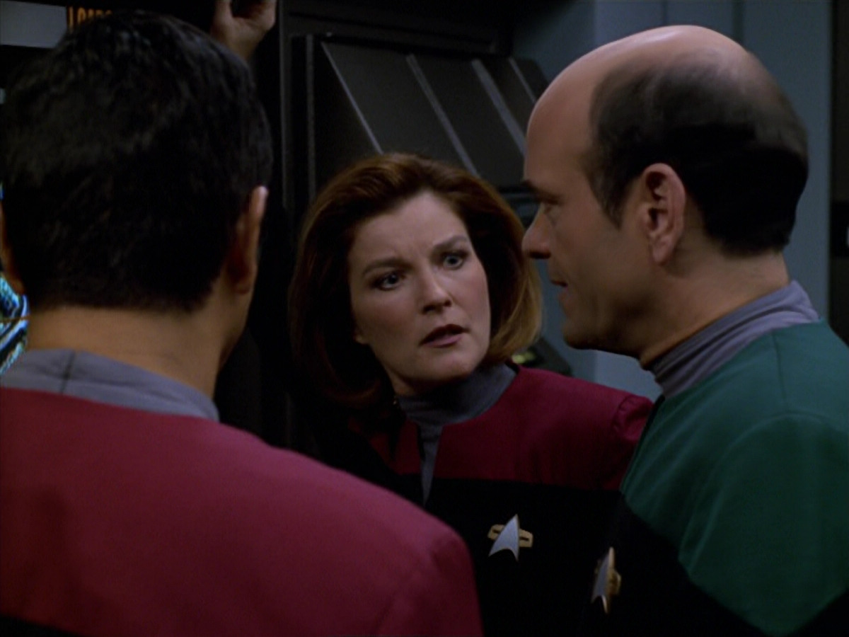 extant_StarTrek_VOY_5x19-TheFight_01570.jpg